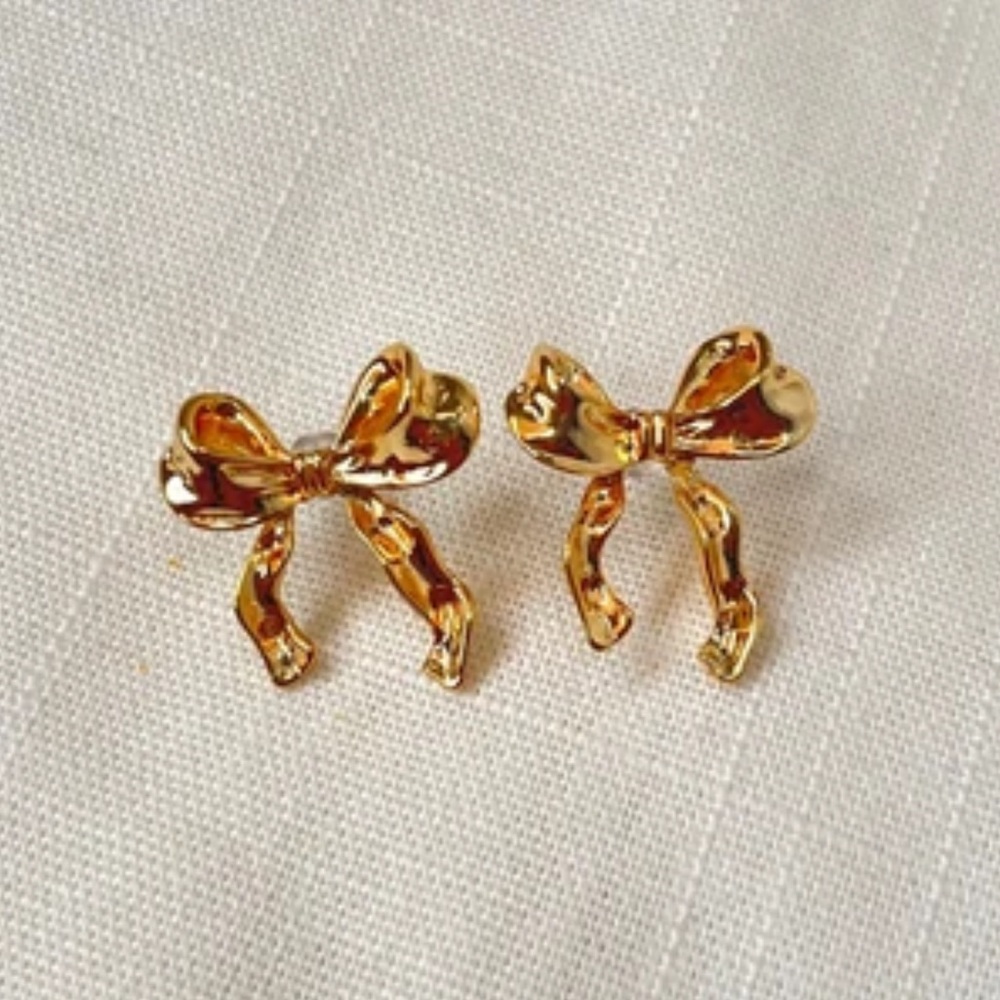 Gold bow earrings ✨🎀 - Picture 2 of 3